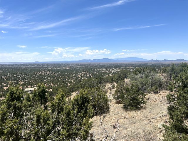 16 Embudo Del Sol, Santa Fe, NM 87508