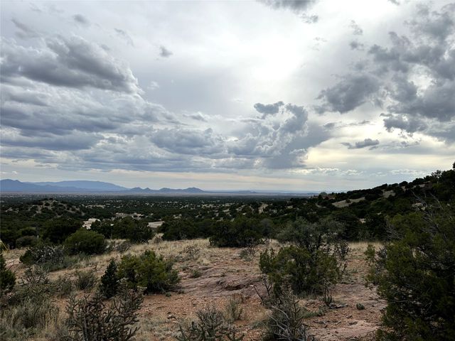 16 Embudo Del Sol, Santa Fe, NM 87508