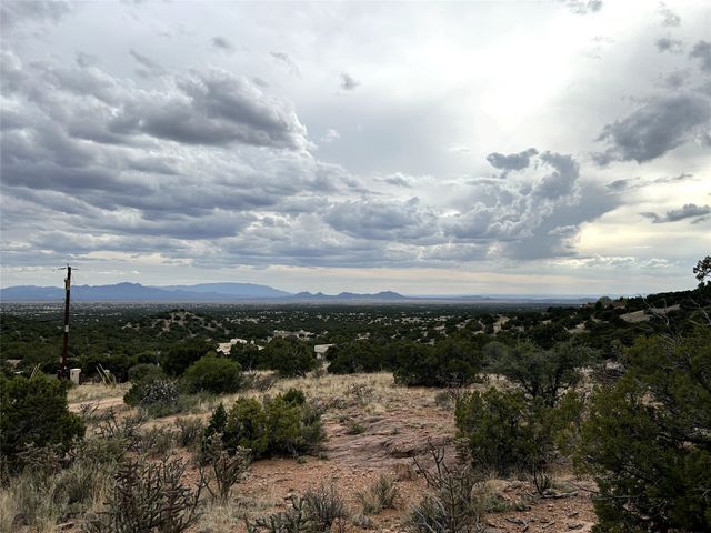 16 Embudo Del Sol, Santa Fe, NM 87508