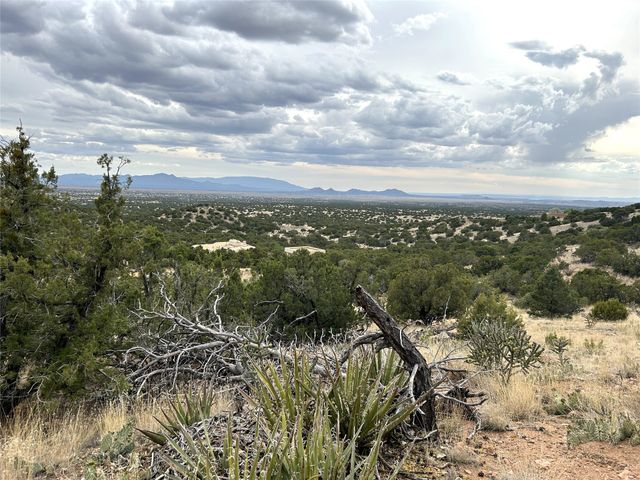 16 Embudo Del Sol, Santa Fe, NM 87508