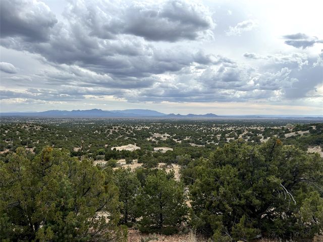 16 Embudo Del Sol, Santa Fe, NM 87508