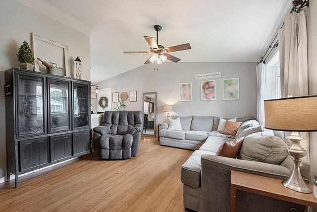 110 S Elm Avenue, St. Anne, IL 60964