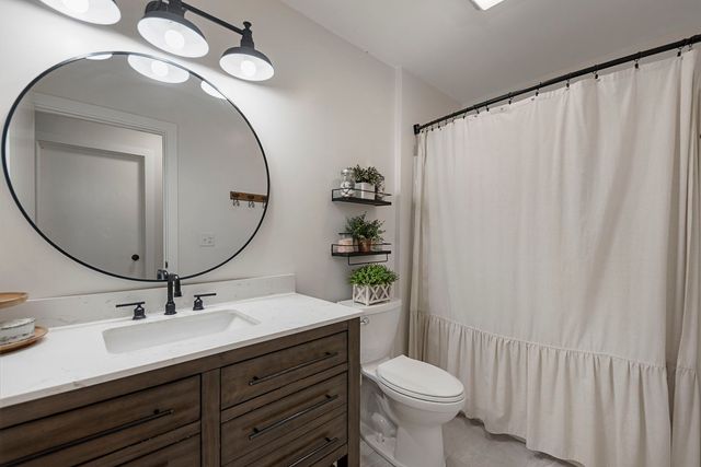 110 S Elm Avenue, St. Anne, IL 60964