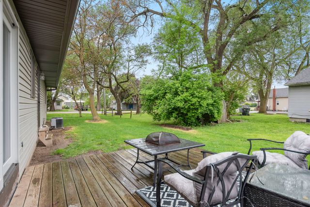 110 S Elm Avenue, St. Anne, IL 60964