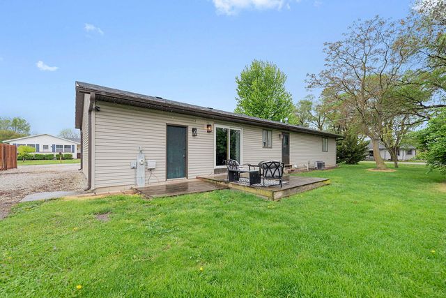 110 S Elm Avenue, St. Anne, IL 60964