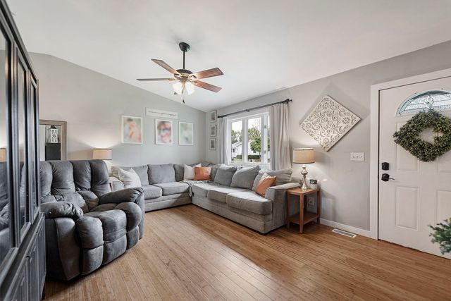 110 S Elm Avenue, St. Anne, IL 60964