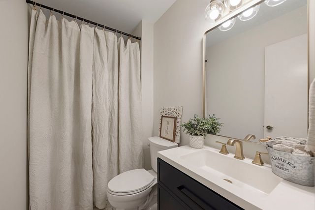 110 S Elm Avenue, St. Anne, IL 60964