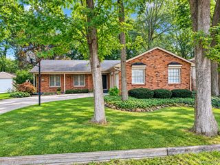 27161 Ponchartrain Street, Harrison Charter Township, MI 48045