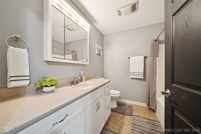 55 Lakewood Estates Drive, Spavinaw, OK 74366