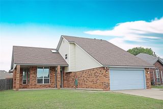 9301 Buttonwood Avenue, Moore, OK 73160