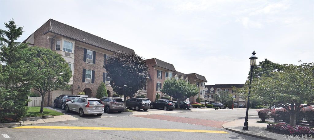 12-27 Diane Place 196 U, Bayside, NY 11360 — exterior
