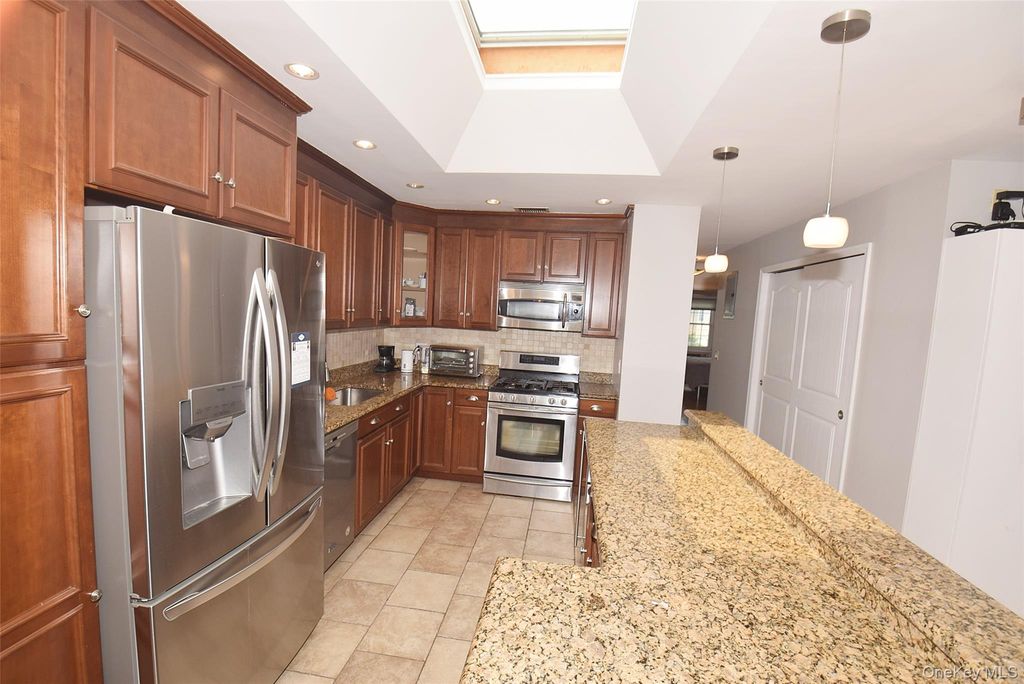 12-27 Diane Place 196 U, Bayside, NY 11360 — photo 5