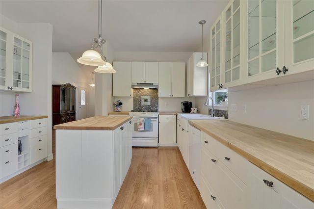 4905 HARTSON, Kyle, TX 78640