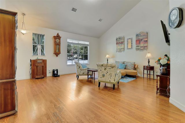 4905 HARTSON, Kyle, TX 78640