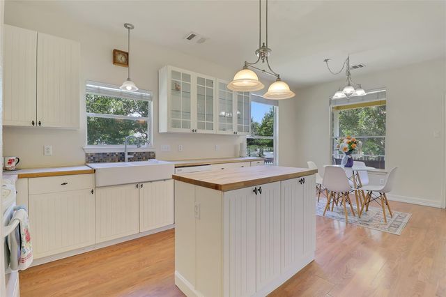 4905 HARTSON, Kyle, TX 78640