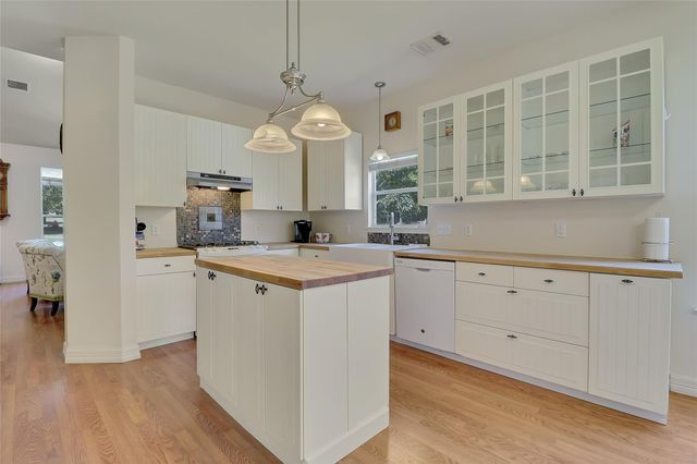 4905 HARTSON, Kyle, TX 78640