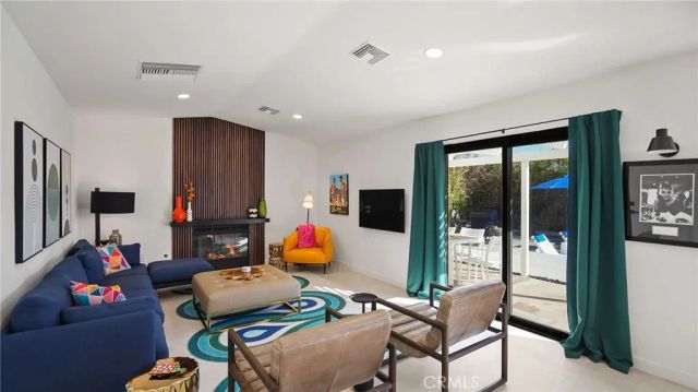 2004 Nicola East, Palm Springs, CA 92262