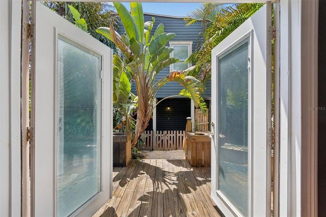 1024 16TH AVENUE N, St Petersburg, FL 33704