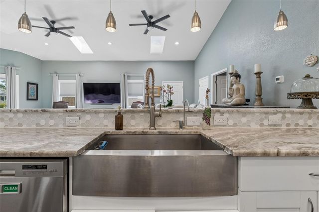 1024 16TH AVENUE N, St Petersburg, FL 33704