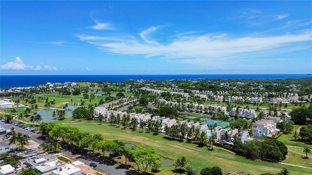 J25 CALLE COSTA BRAVA, Dorado, PR 00646