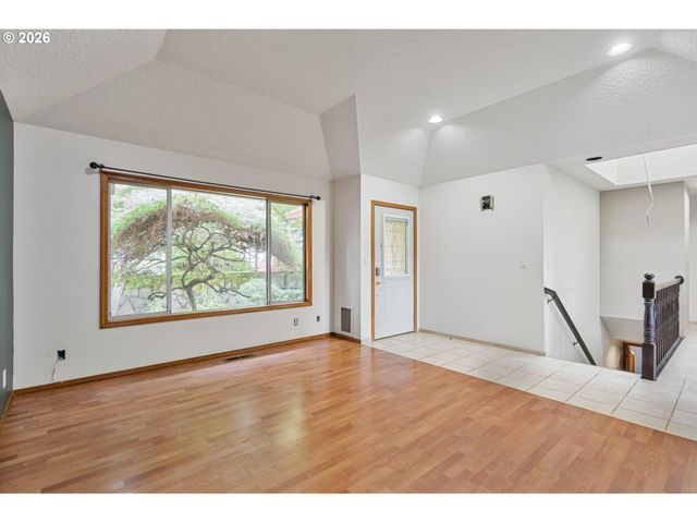 1975 Ne 2ND Pl, Hillsboro, OR 97124