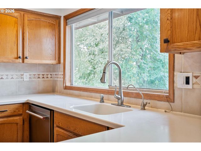 1975 Ne 2ND Pl, Hillsboro, OR 97124