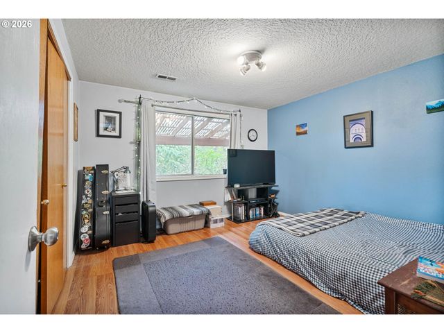 1975 Ne 2ND Pl, Hillsboro, OR 97124