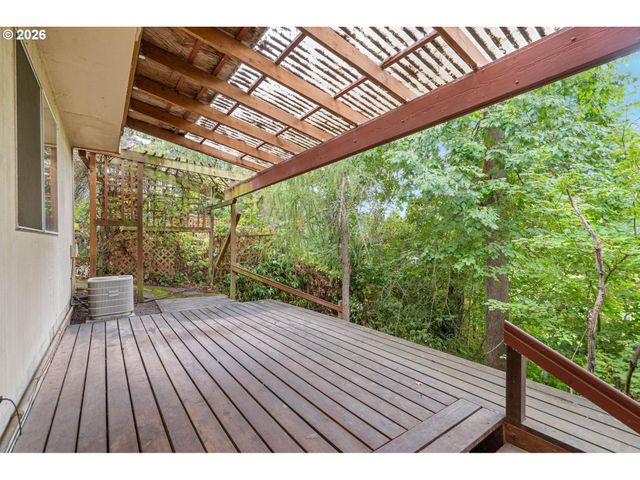 1975 Ne 2ND Pl, Hillsboro, OR 97124