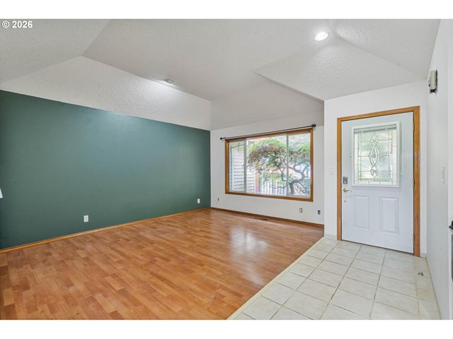 1975 Ne 2ND Pl, Hillsboro, OR 97124