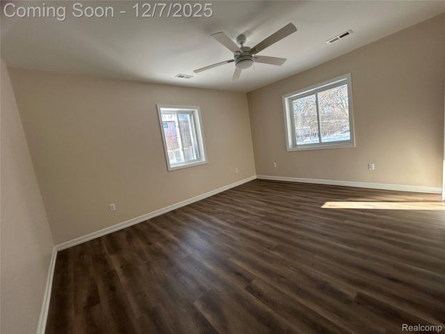 2488 Willow Beach Street, Keego Harbor, MI 48320