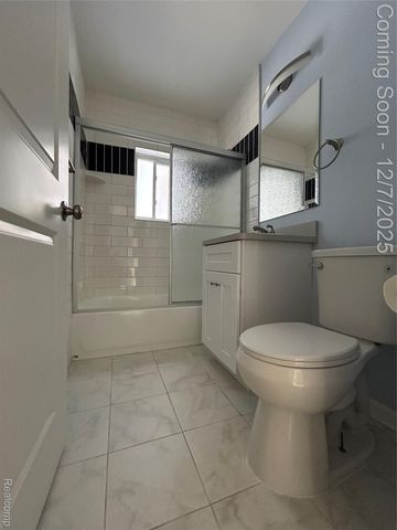 2488 Willow Beach Street, Keego Harbor, MI 48320