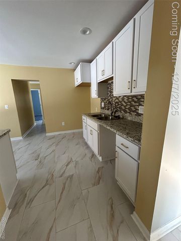 2488 Willow Beach Street, Keego Harbor, MI 48320