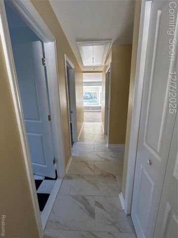 2488 Willow Beach Street, Keego Harbor, MI 48320