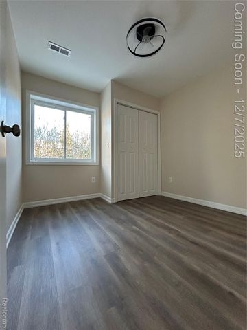 2488 Willow Beach Street, Keego Harbor, MI 48320