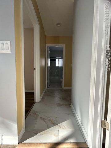 2488 Willow Beach Street, Keego Harbor, MI 48320