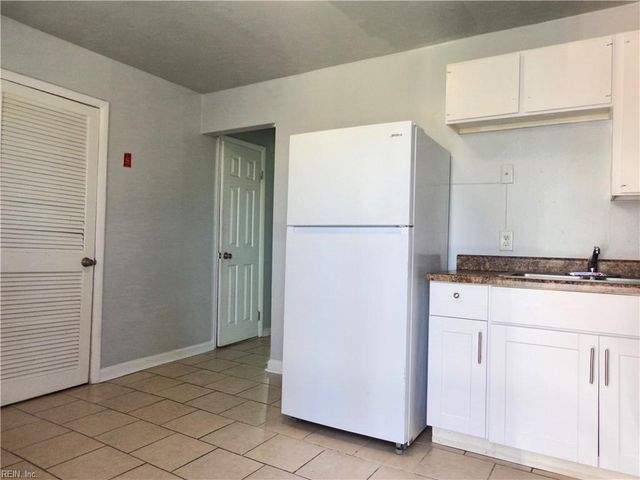 1625 W Pembroke Ave Apt 4, Hampton, VA 23661