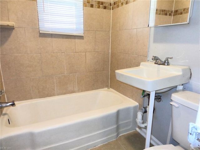 1625 W Pembroke Ave Apt 4, Hampton, VA 23661