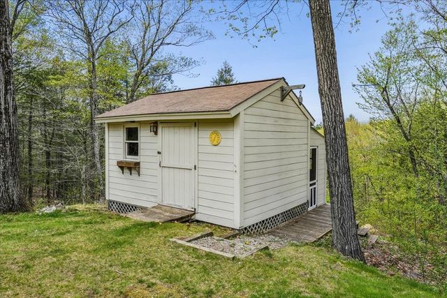 35 Haynes Road, Deerfield, NH 03037