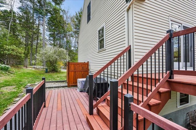 35 Haynes Road, Deerfield, NH 03037