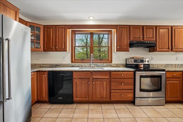 35 Haynes Road, Deerfield, NH 03037