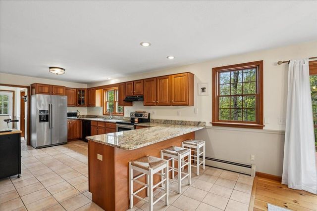 35 Haynes Road, Deerfield, NH 03037
