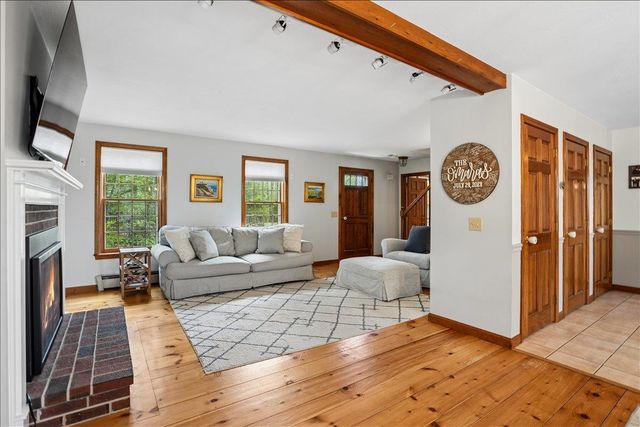 35 Haynes Road, Deerfield, NH 03037