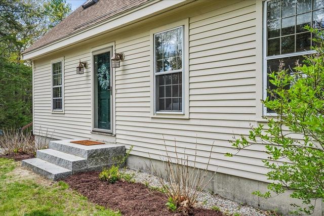 35 Haynes Road, Deerfield, NH 03037
