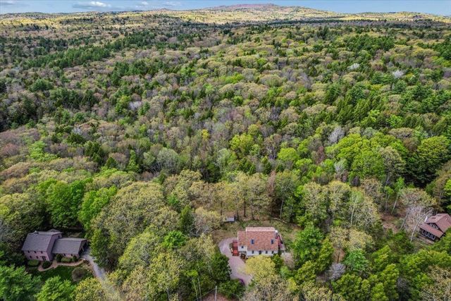 35 Haynes Road, Deerfield, NH 03037