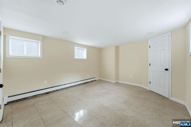 72 13th Street, Newark, NJ 07107