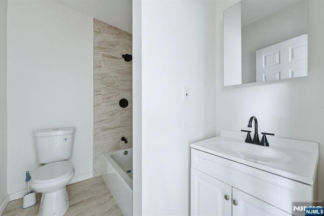 72 13th Street, Newark, NJ 07107