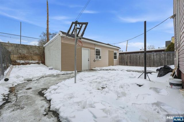 72 13th Street, Newark, NJ 07107