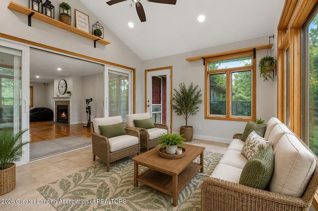 1438 N Hagadorn Road, East Lansing, MI 48823