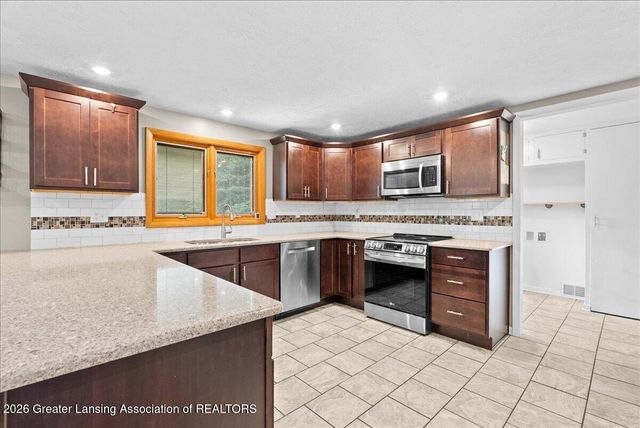 1438 N Hagadorn Road, East Lansing, MI 48823