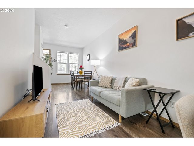 121 Se 8TH Ave, Hillsboro, OR 97123